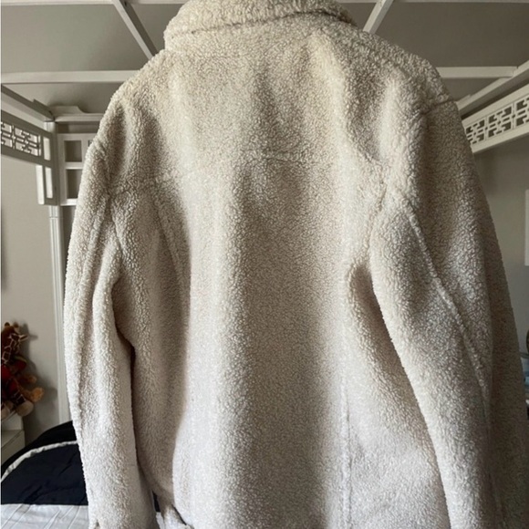 Zara Men's Beige Sherpa Jacket - Picture 2 of 4